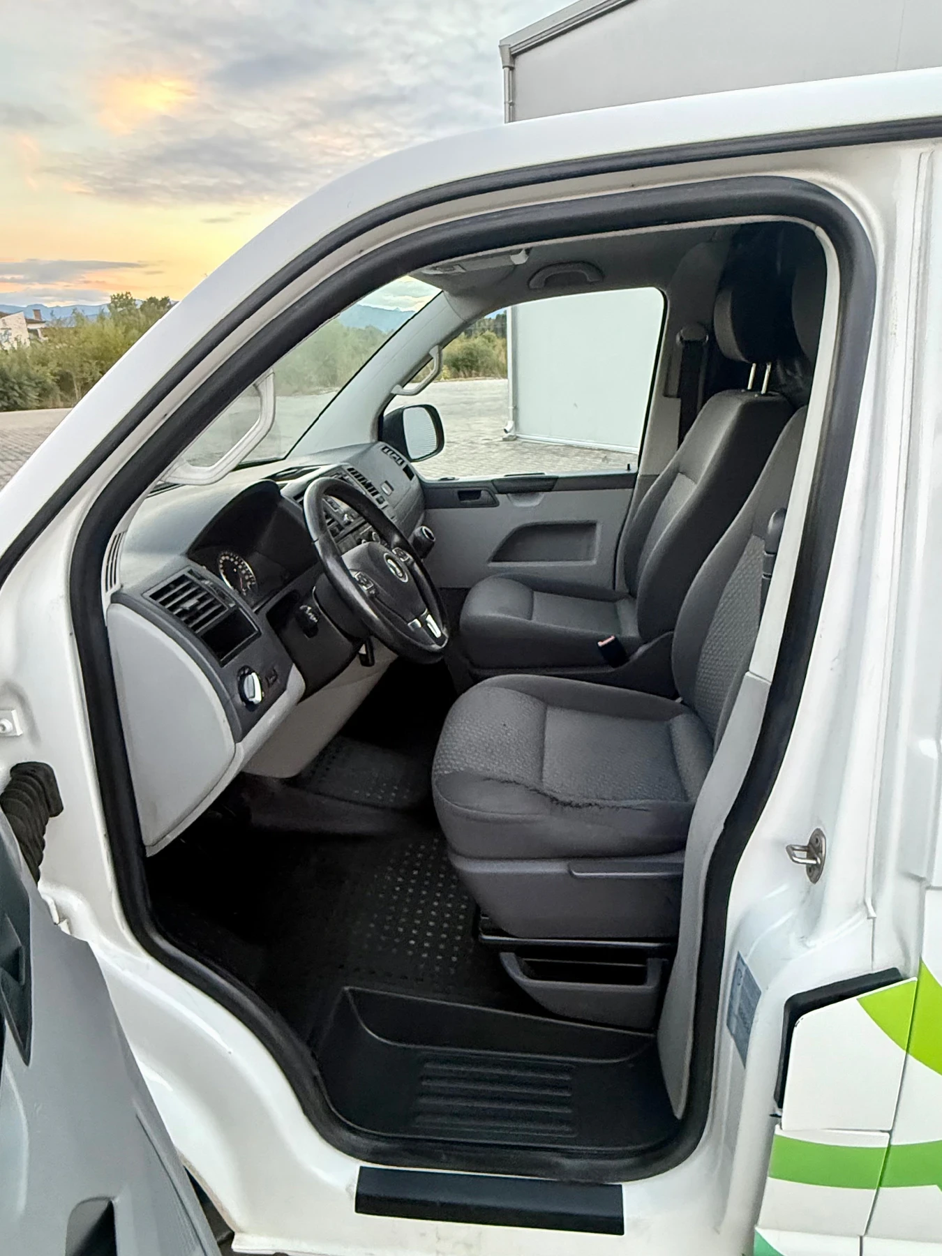 VW Transporter ТОП* Поръчков* 2.0дизел* 115коня, снимка 9 - Бусове и автобуси - 56090403