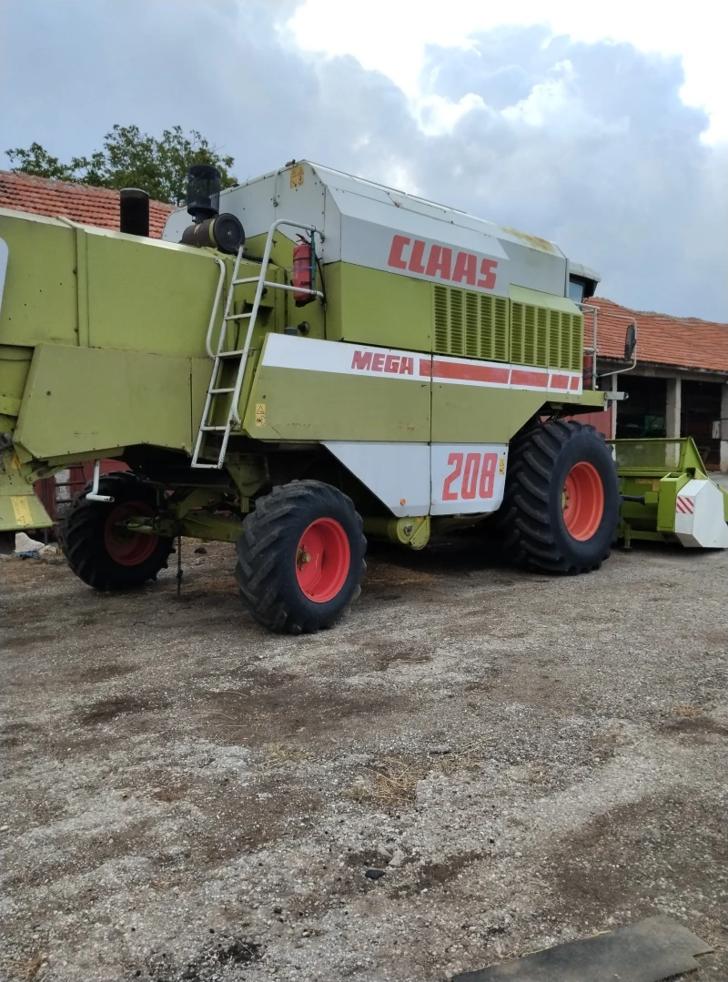 Комбайн Claas Mega 208, снимка 2 - Селскостопанска техника - 49095800