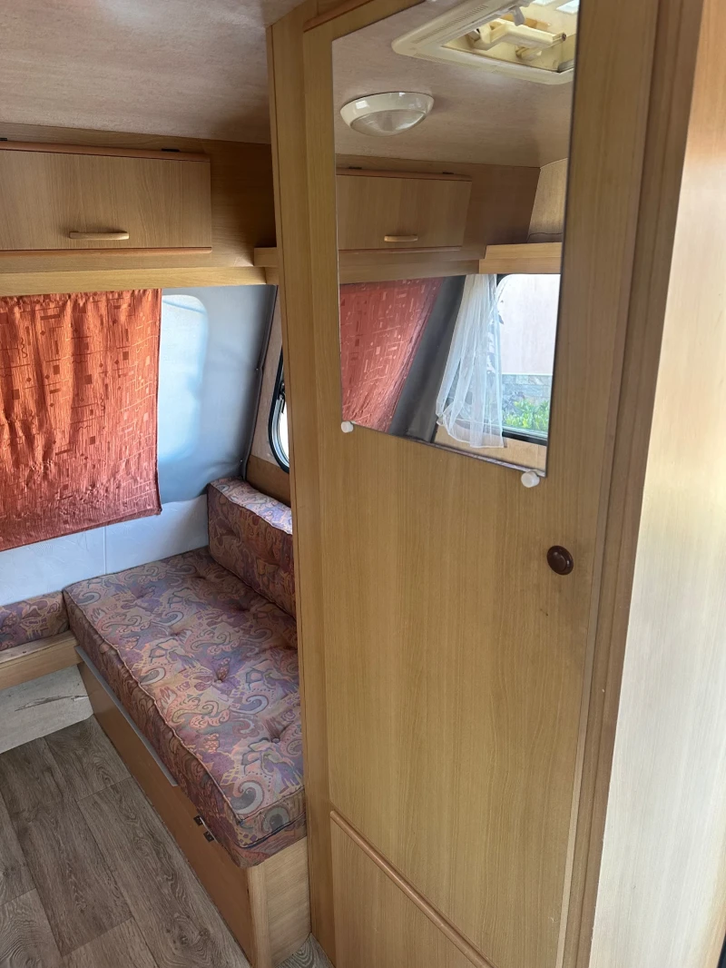 Каравана Adria 4042, снимка 9 - Каравани и кемпери - 52949600