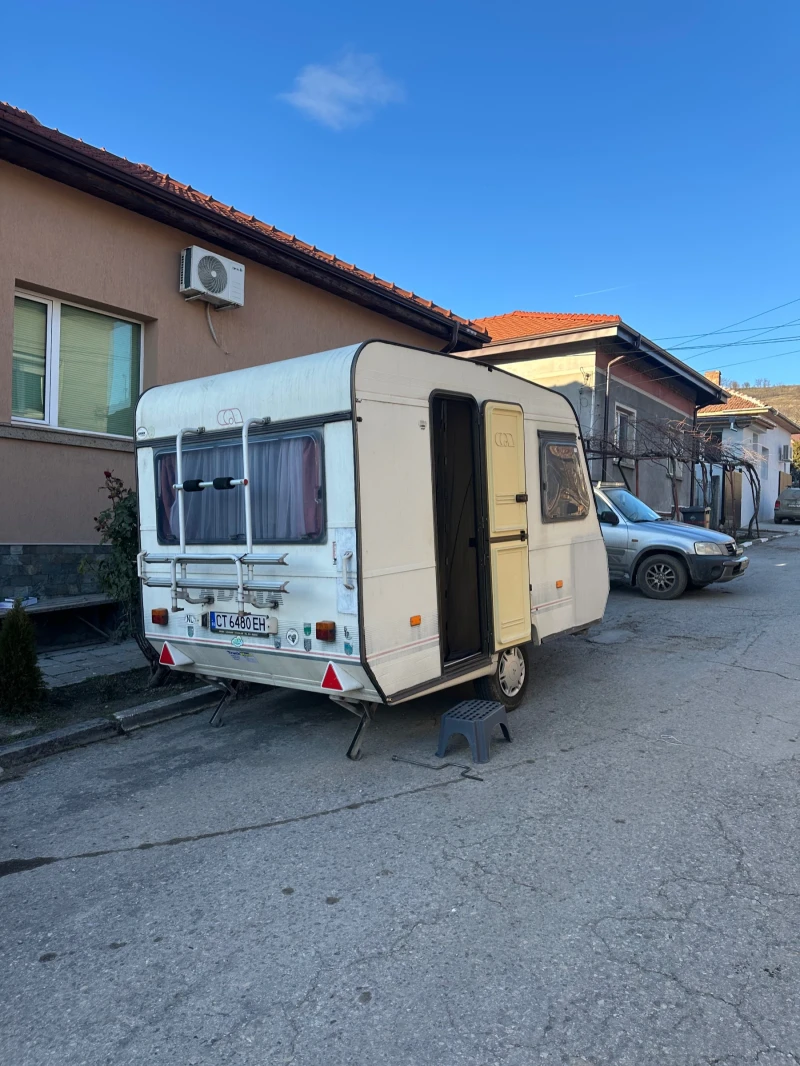 Каравана Adria 4042, снимка 2 - Каравани и кемпери - 52949600