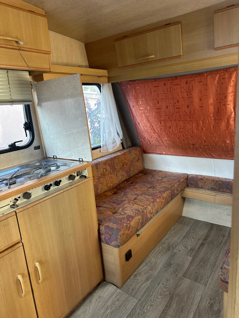 Каравана Adria 4042, снимка 8 - Каравани и кемпери - 52949600