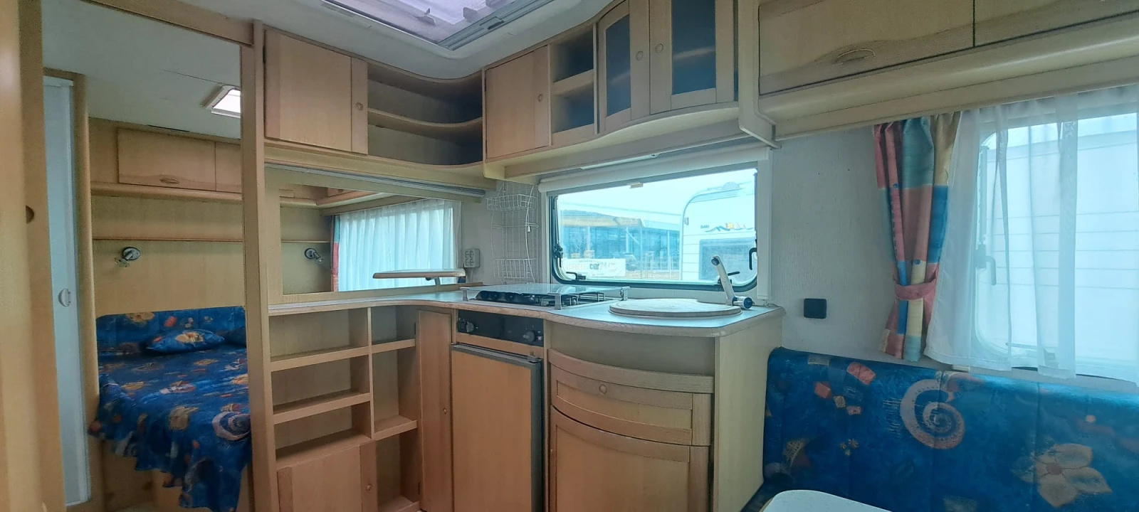 Каравана Adria 520, снимка 12 - Каравани и кемпери - 54416980