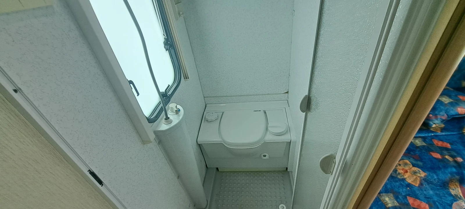 Каравана Adria 520, снимка 6 - Каравани и кемпери - 54416980