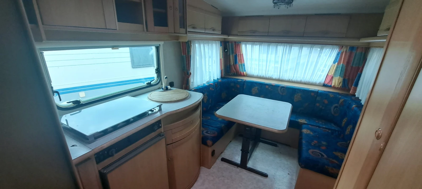 Каравана Adria 520, снимка 8 - Каравани и кемпери - 54416980