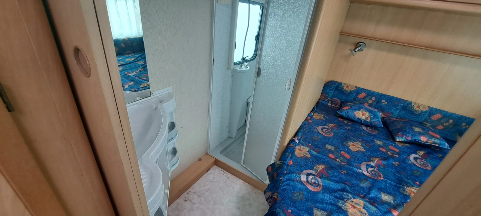Каравана Adria 520, снимка 10 - Каравани и кемпери - 54416980