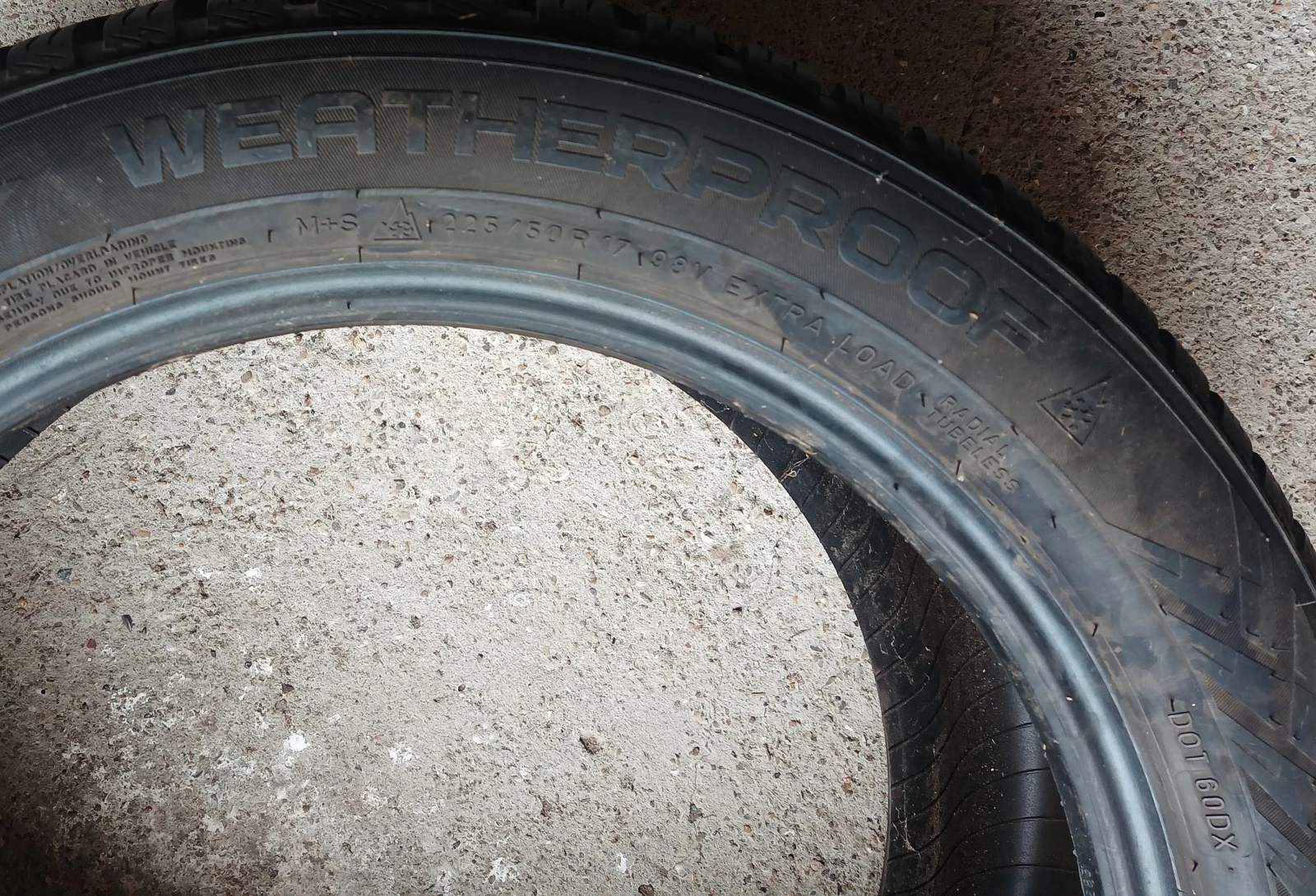 Гуми Зимни 225/50R17, снимка 4 - Гуми и джанти - 54008499