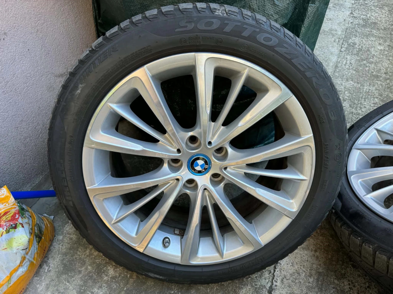 Гуми с джанти Pirelli 245/45R18, снимка 2 - Гуми и джанти - 56171123