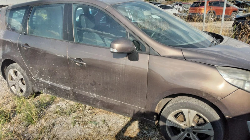 Renault Scenic 1.4 TCe, снимка 3 - Автомобили и джипове - 42079690