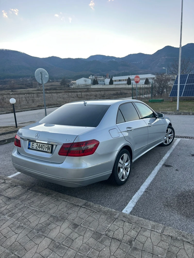 Mercedes-Benz E 220, снимка 4 - Автомобили и джипове - 47020216