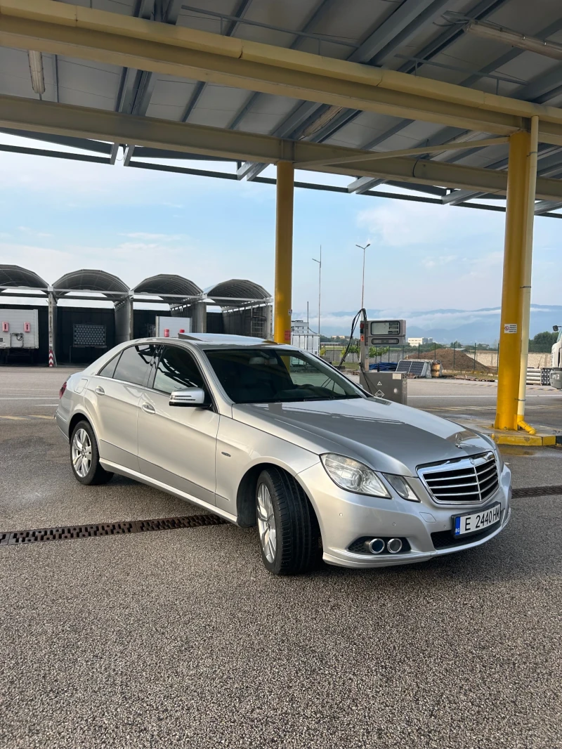 Mercedes-Benz E 220, снимка 1 - Автомобили и джипове - 47020216