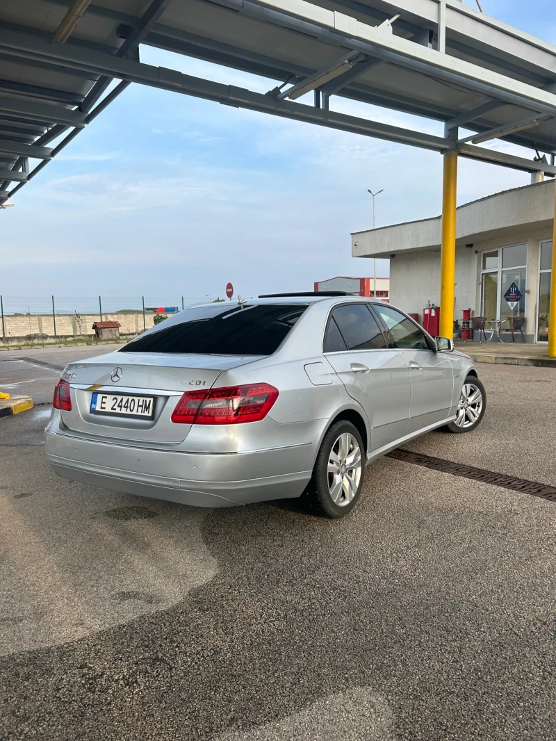 Mercedes-Benz E 220, снимка 3 - Автомобили и джипове - 47020216