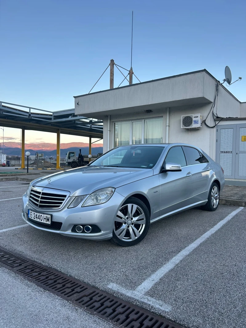 Mercedes-Benz E 220, снимка 3 - Автомобили и джипове - 47020216