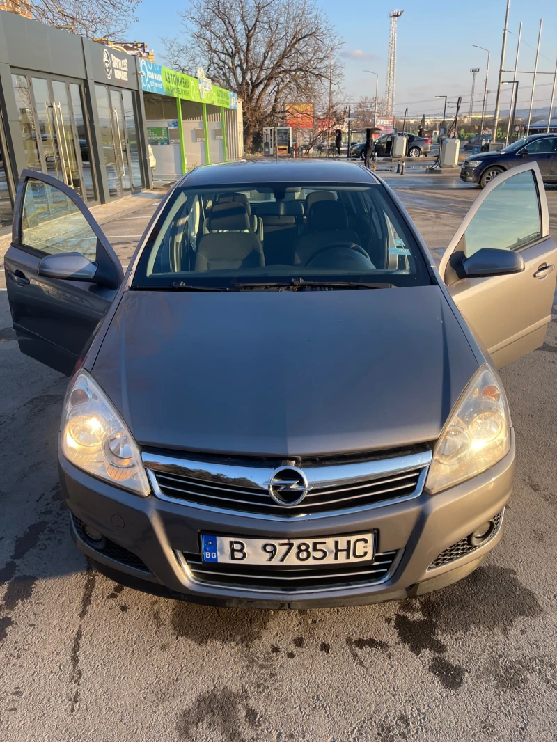 Opel Astra 1.7 CDTI, снимка 2 - Автомобили и джипове - 49236069