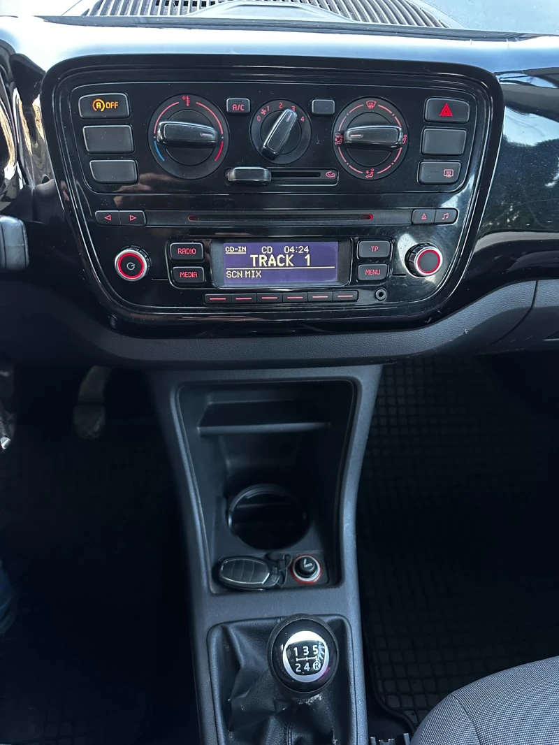 VW Up 1.0i* МЕТАН* КЛИМА* CNG* TOP, снимка 10 - Автомобили и джипове - 52799357