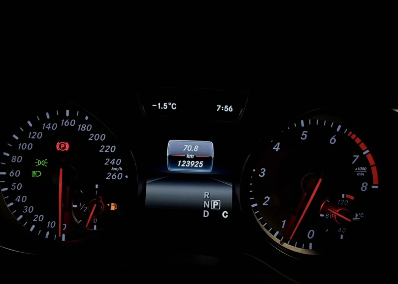 Mercedes-Benz CLA 250 4MATIC, снимка 7 - Автомобили и джипове - 52828711