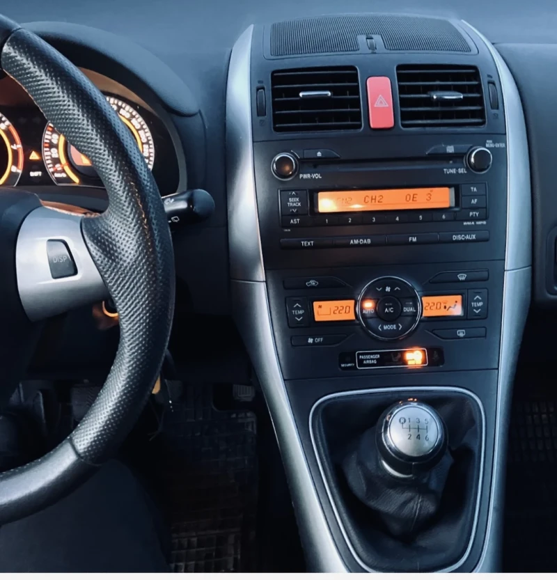 Toyota Auris 1.33VVT-i , снимка 5 - Автомобили и джипове - 53283058