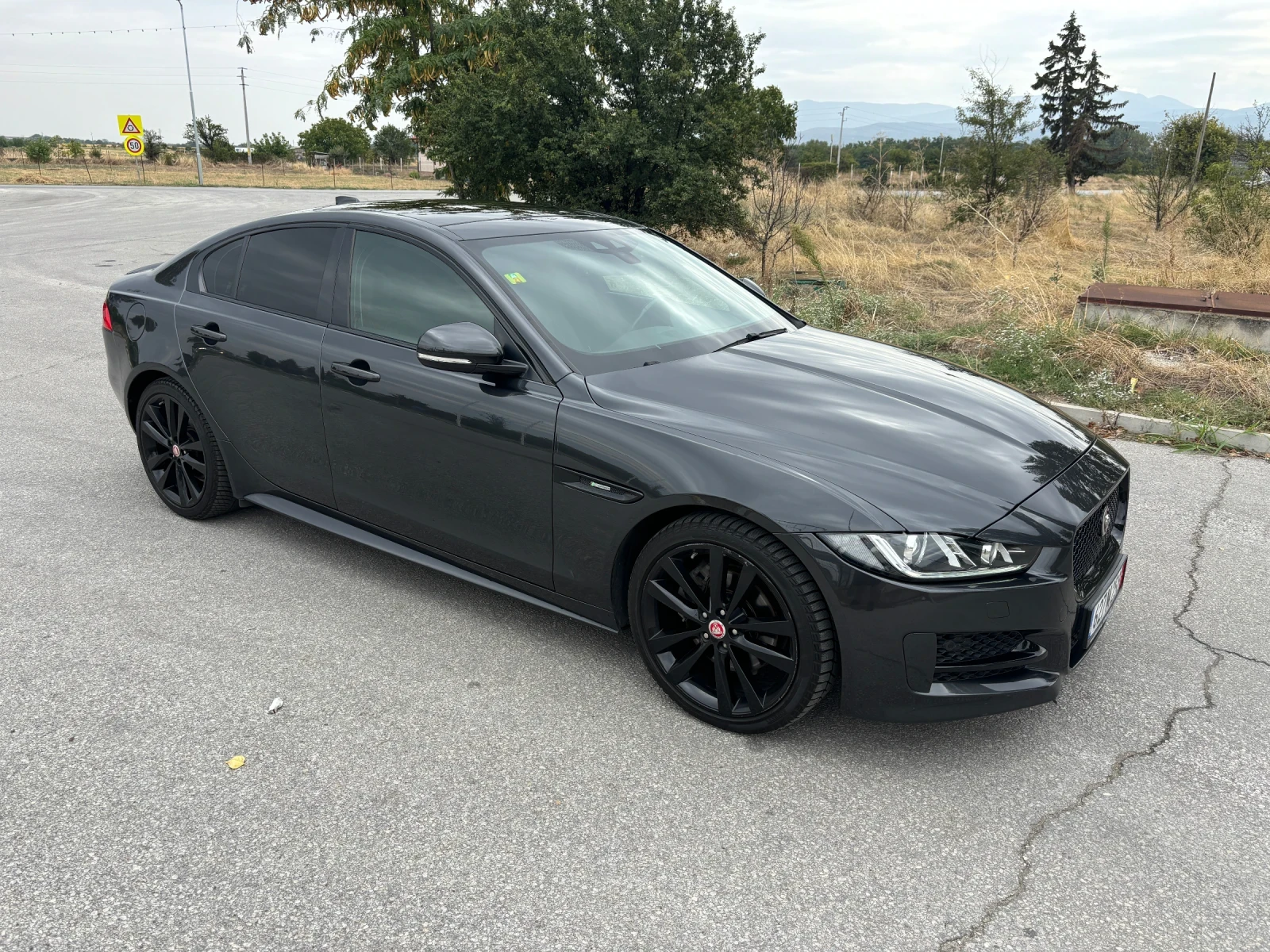 Jaguar XE  - изображение 2