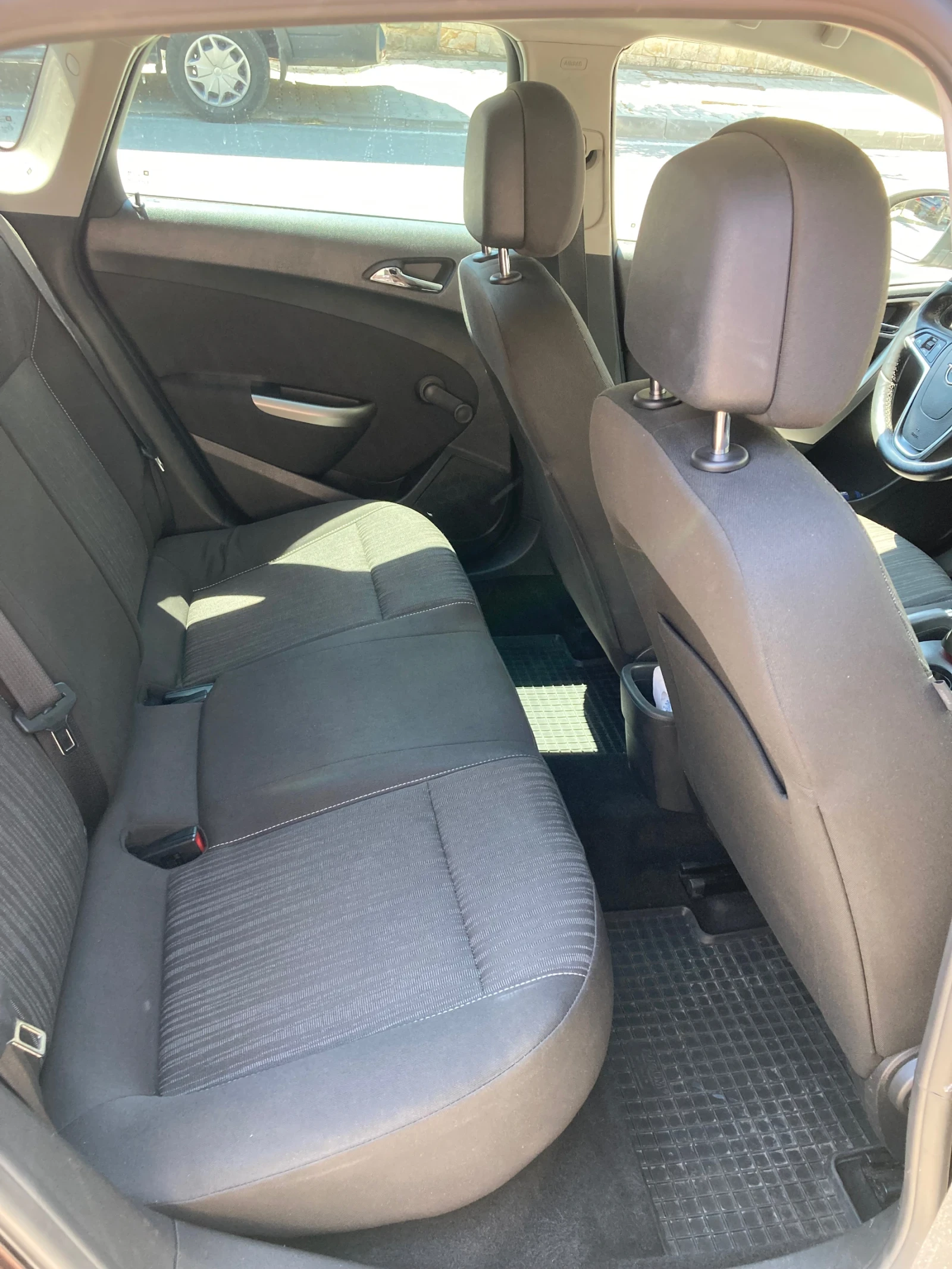 Opel Astra J 1.4 Turbo - petrol - изображение 9
