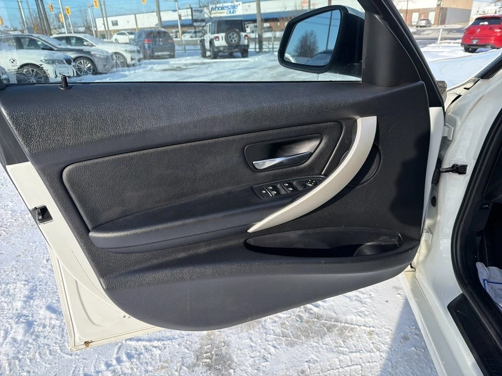 BMW 320 * 320i xDrive clean carfax heated leather seats *  | Mobile.bg � ����������� 9