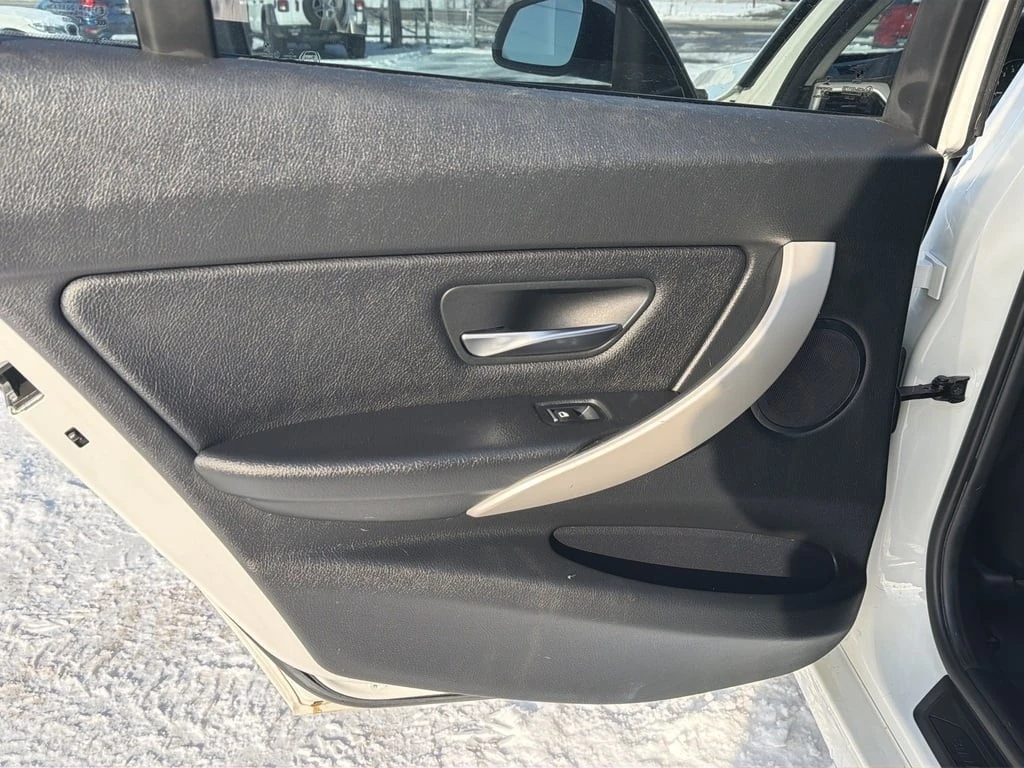 BMW 320 * 320i xDrive clean carfax heated leather seats *  | Mobile.bg � ����������� 10