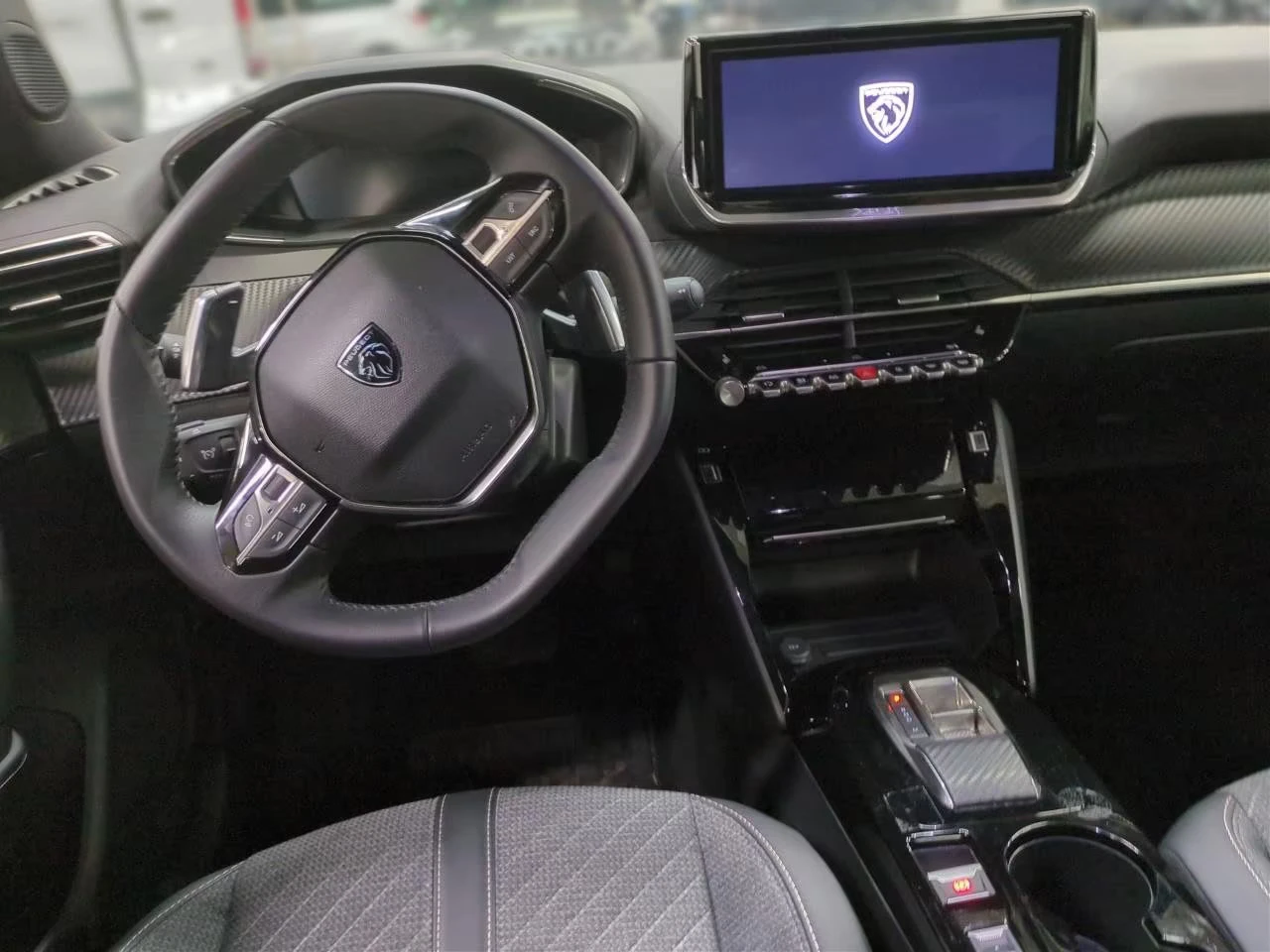 Peugeot 2008 Hybrid 2025, снимка 8 - Автомобили и джипове - 54066970