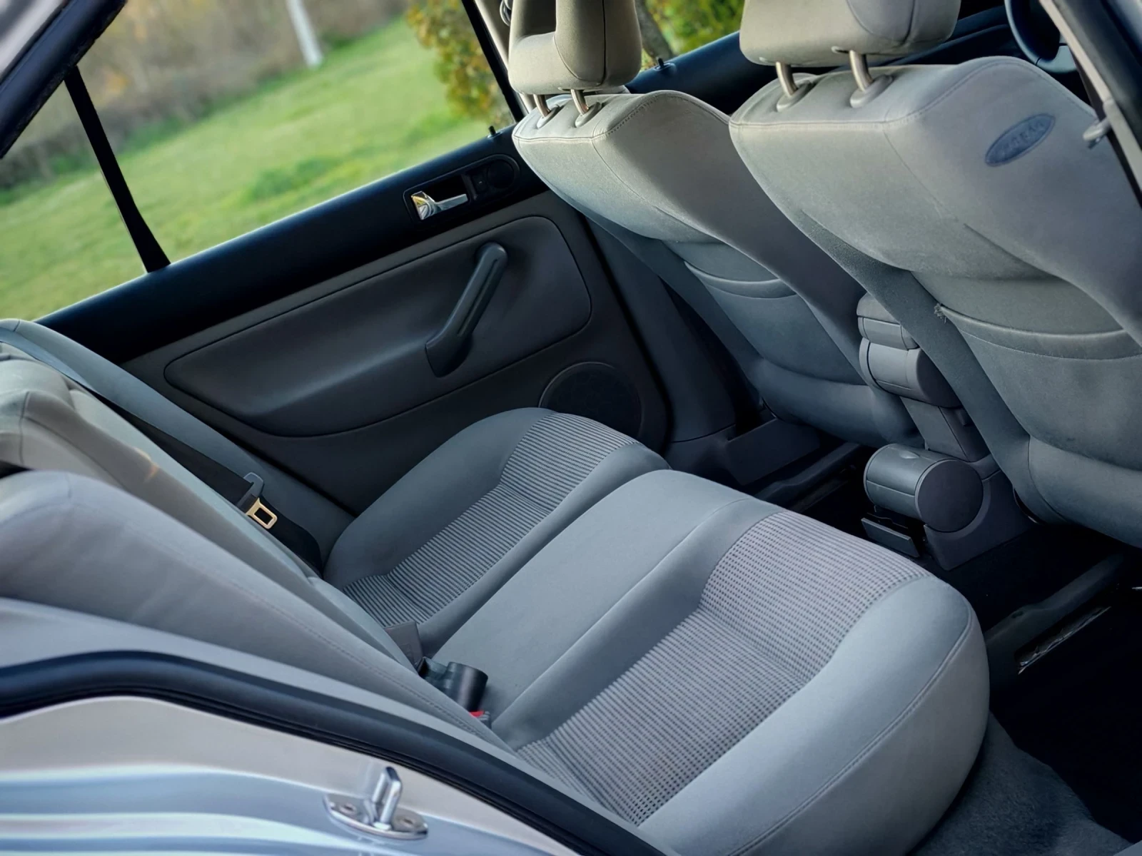 VW Bora 1.9TDI(116)* 6-СКОРОСТИ* HIGHLINE* ANDROID* , снимка 15 - Автомобили и джипове - 54101700