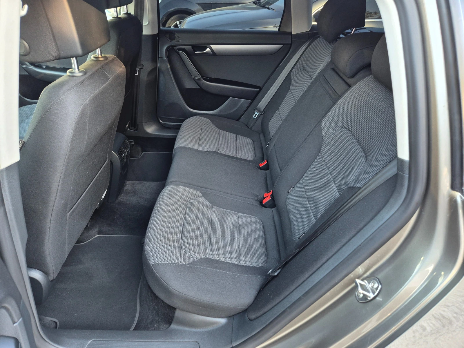 VW Passat * FACE* ТОП СЪСТОЯНИЕ* , снимка 14 - Автомобили и джипове - 54316662