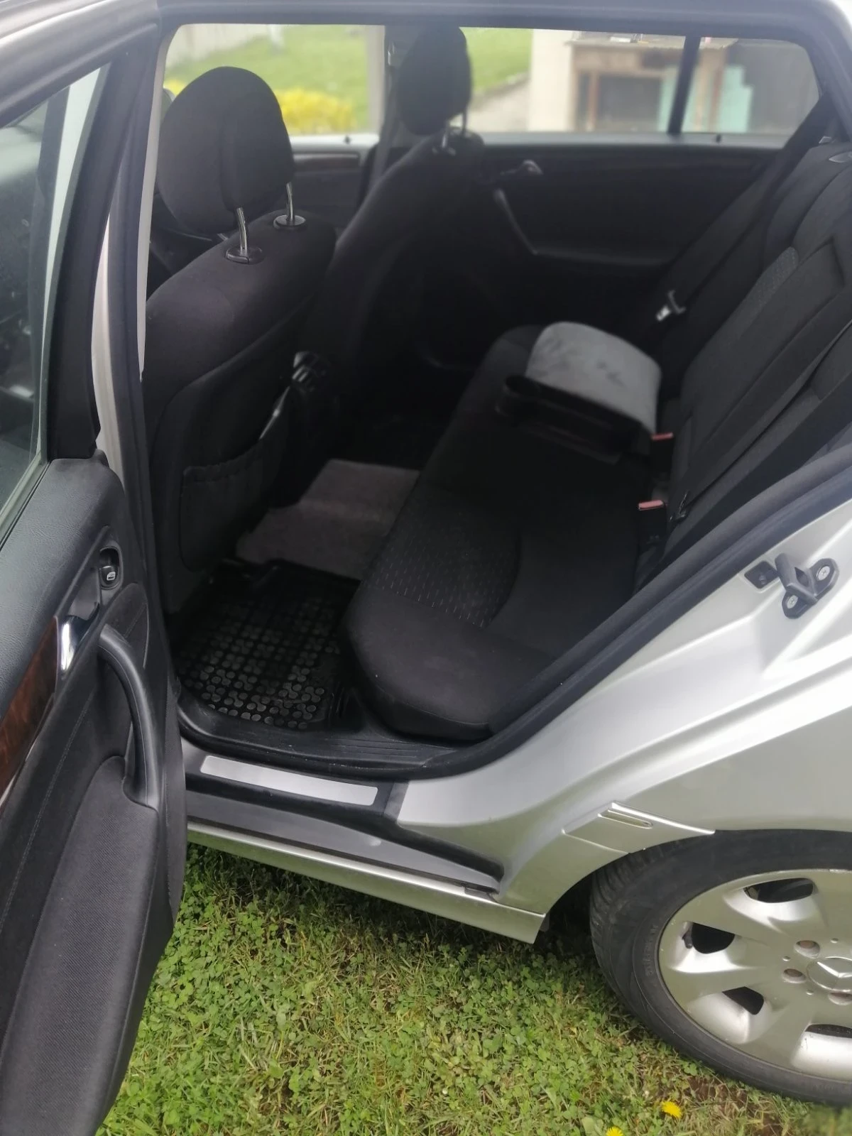 Mercedes-Benz C 220, снимка 7 - Автомобили и джипове - 54459358