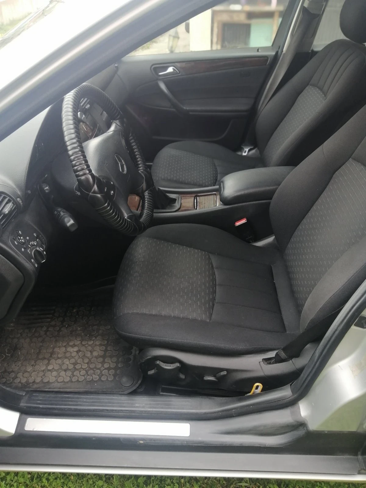 Mercedes-Benz C 220, снимка 6 - Автомобили и джипове - 54459358