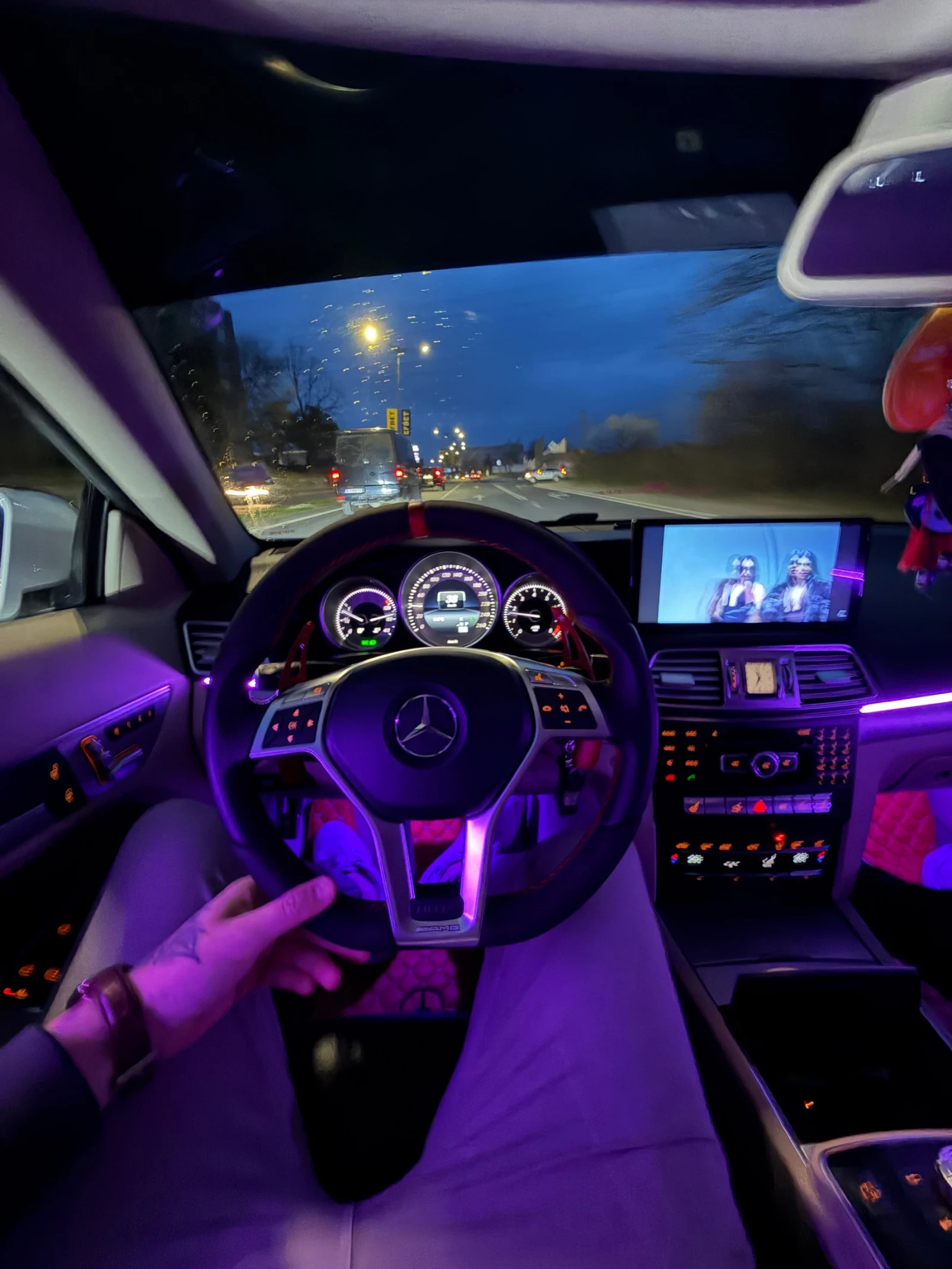 Mercedes-Benz E 350, снимка 11 - Автомобили и джипове - 54703426