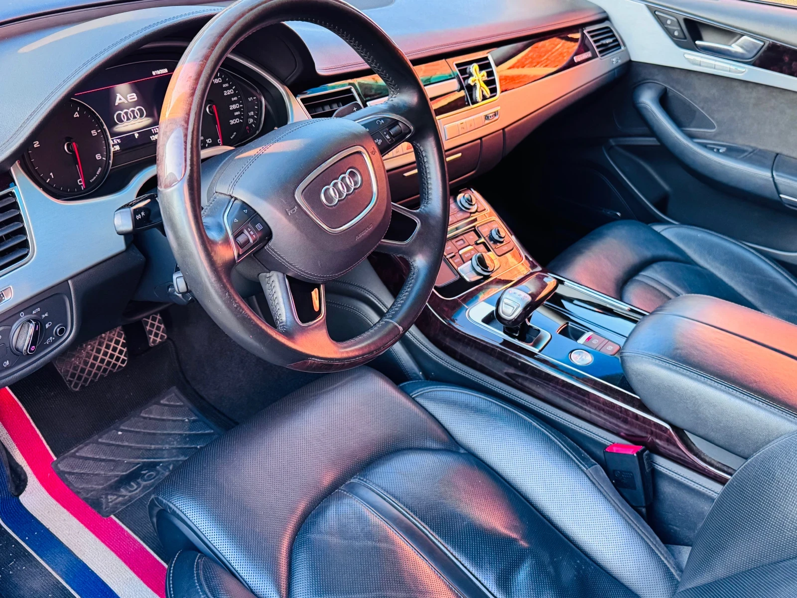 Audi A8, снимка 5 - Автомобили и джипове - 54974390