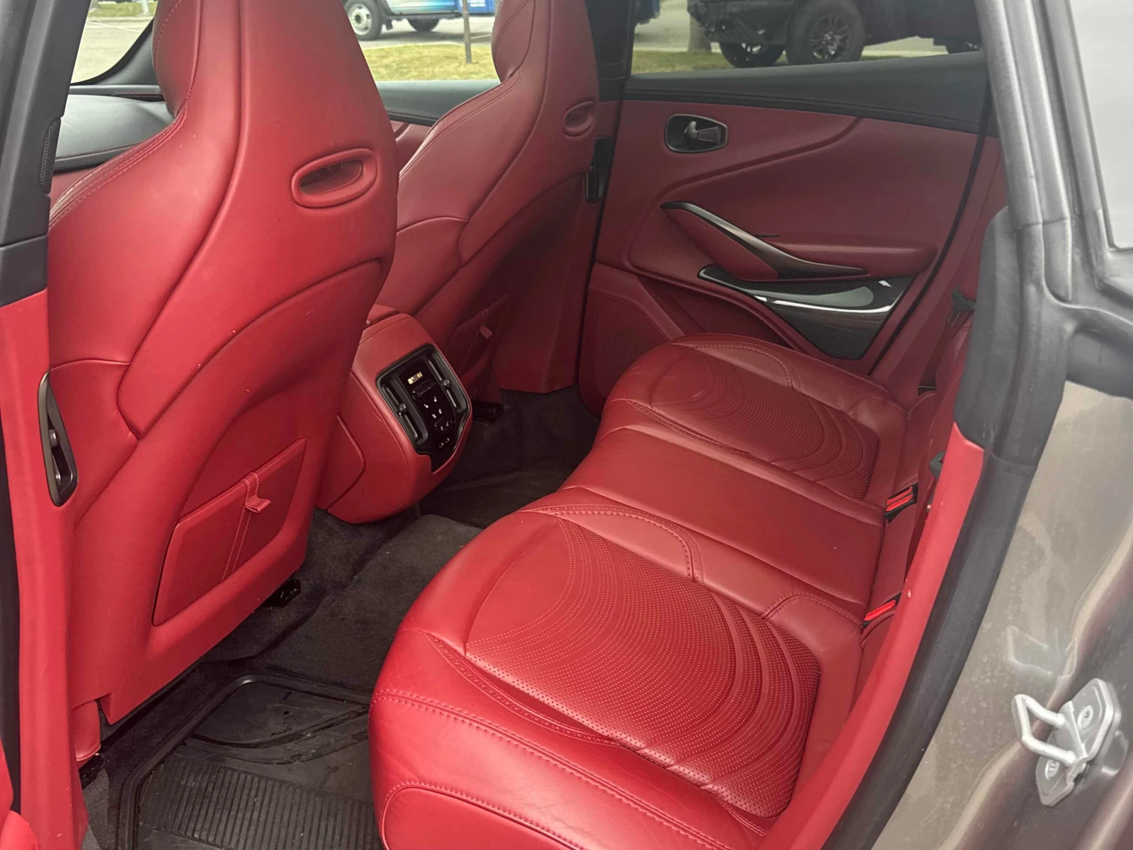 Aston Martin DBX 707* CARFAX* ���������* �������* ����������*  | Mobile.bg � ����������� 10