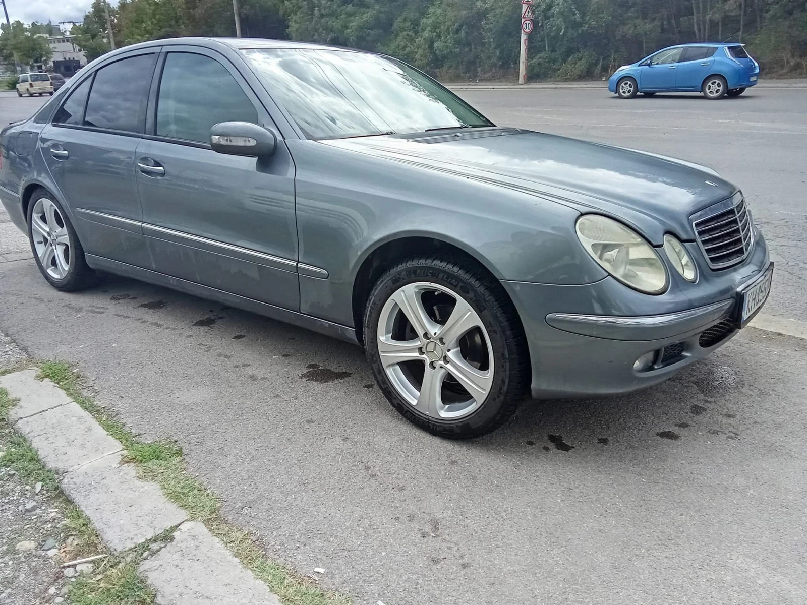 Mercedes-Benz E 200 Бензин/Фабричен метан, снимка 2 - Автомобили и джипове - 56713280