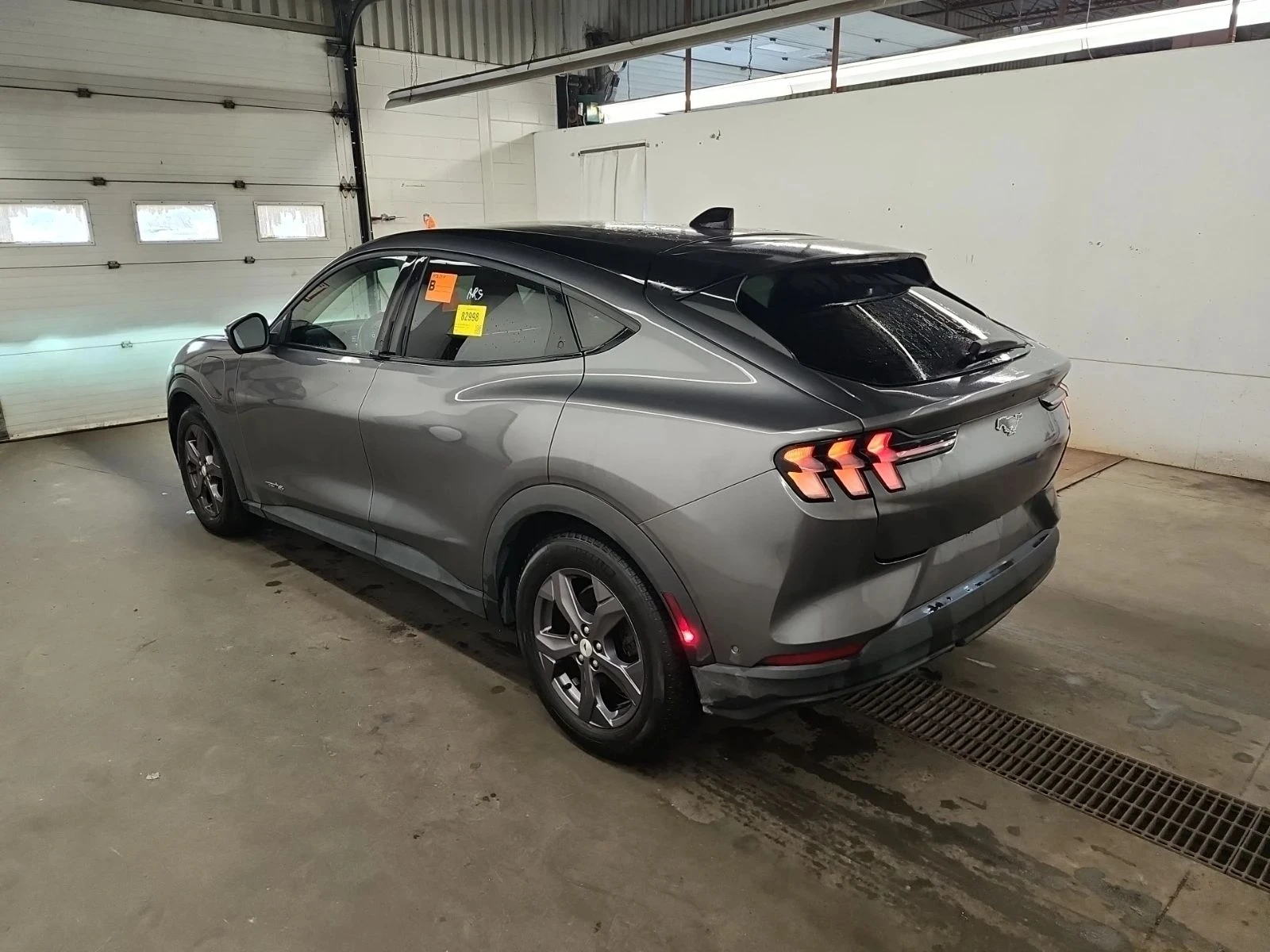 Ford Mustang Mach-E, снимка 4 - Автомобили и джипове - 56716991