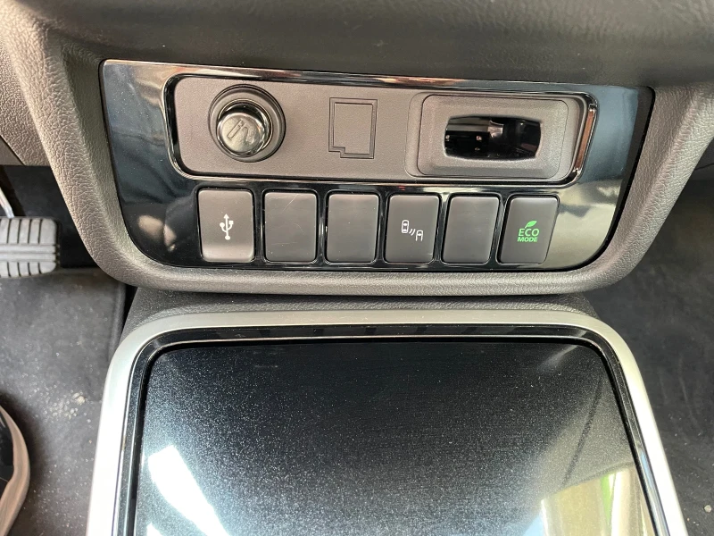 Mitsubishi Outlander, снимка 12 - Автомобили и джипове - 52637583