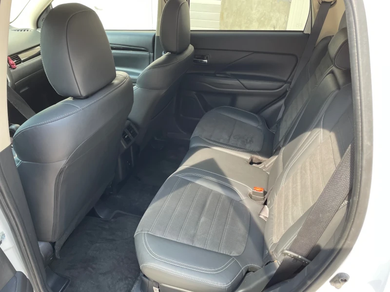 Mitsubishi Outlander, снимка 9 - Автомобили и джипове - 52637583