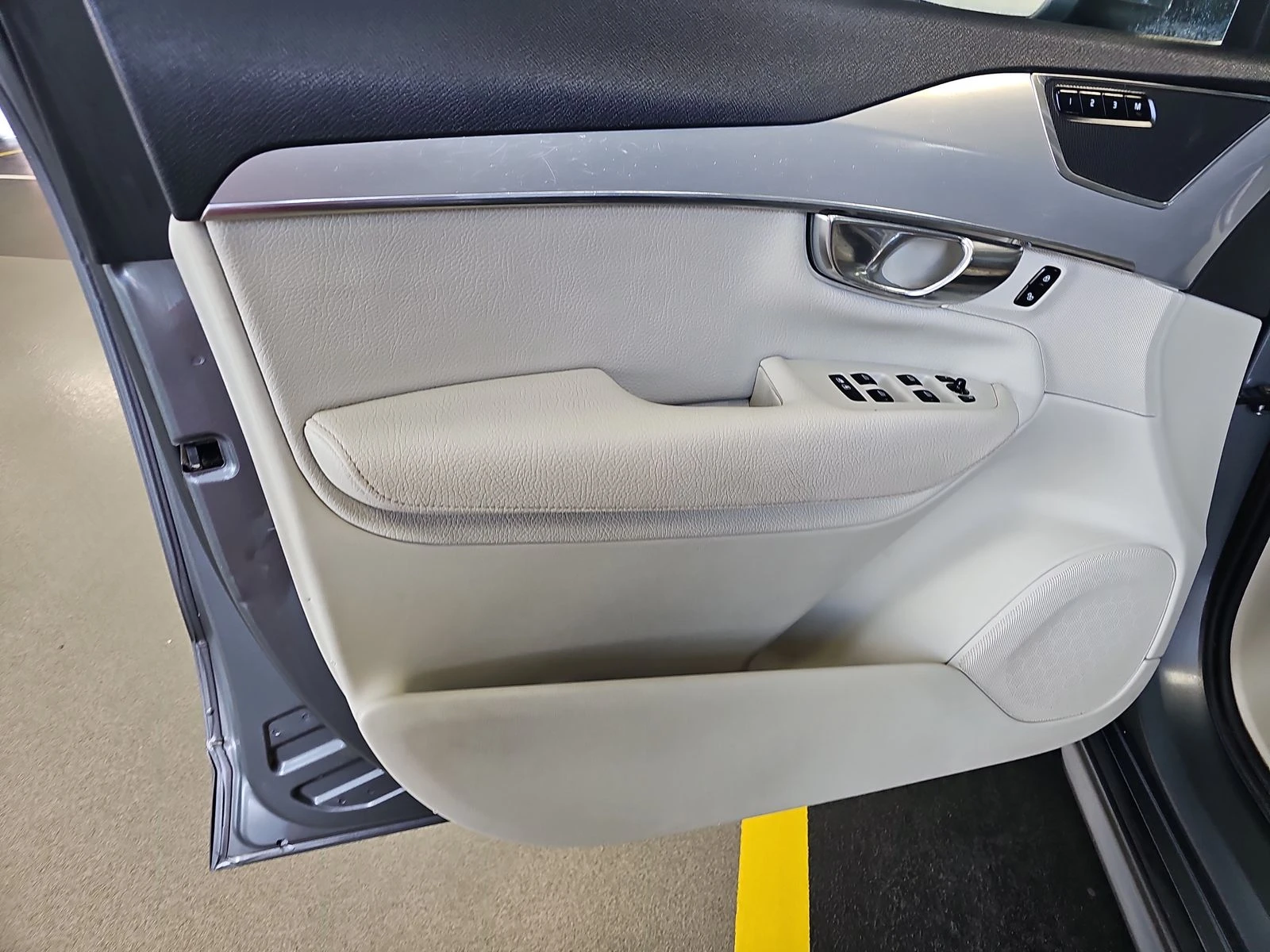 Volvo Xc90 T6 Momentum 7-Passenger - изображение 9