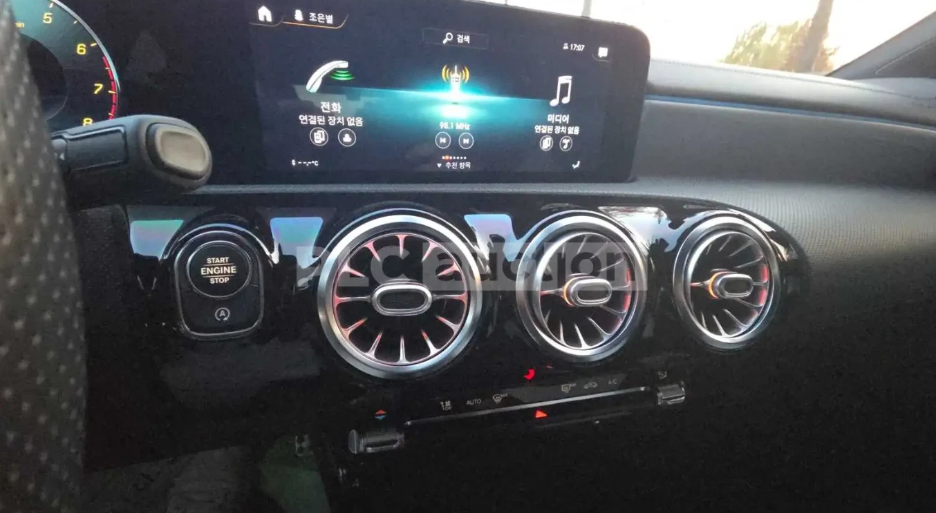 Mercedes-Benz 250 4MATIC, снимка 10 - Автомобили и джипове - 53985805