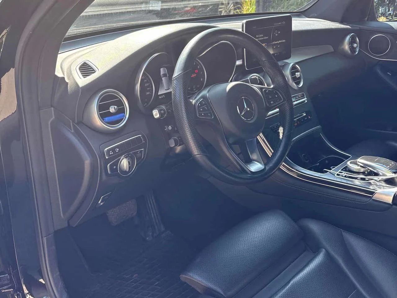 Mercedes-Benz GLC 300 * CARFAX * БЕЗ ПЪРВОНАЧАЛНА ВНОСКА, снимка 5 - Автомобили и джипове - 55396290