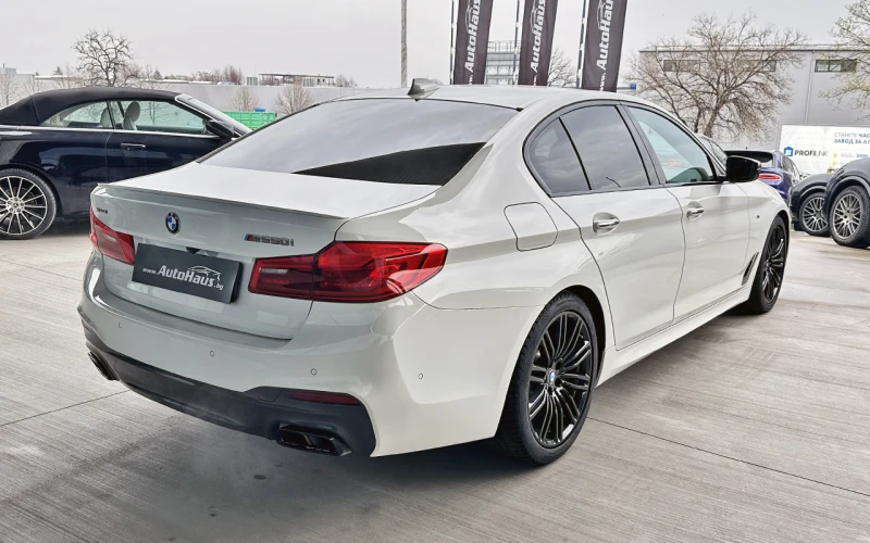 BMW 550 M550i xDrive, снимка 4 - Автомобили и джипове - 49621523