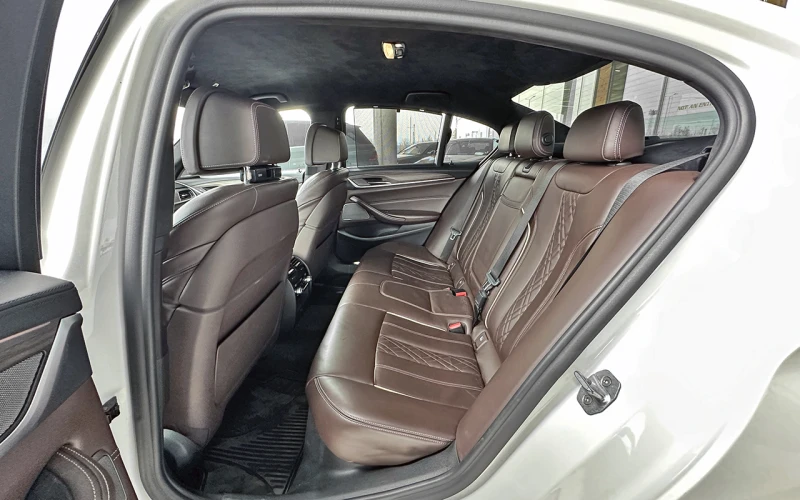 BMW 550 M550i xDrive, снимка 7 - Автомобили и джипове - 49621523