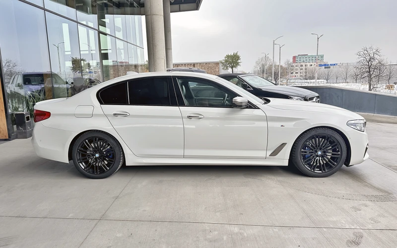BMW 550 M550i xDrive, снимка 3 - Автомобили и джипове - 49621523