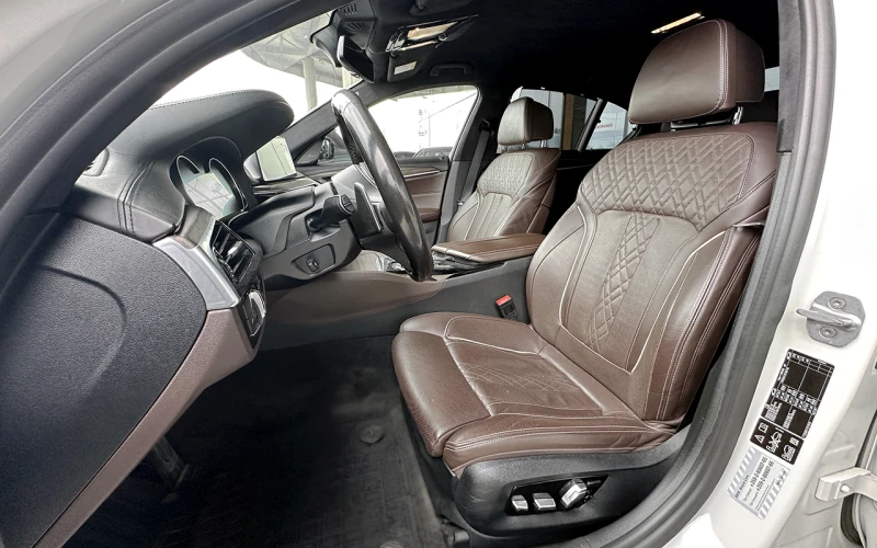 BMW 550 M550i xDrive, снимка 6 - Автомобили и джипове - 49621523