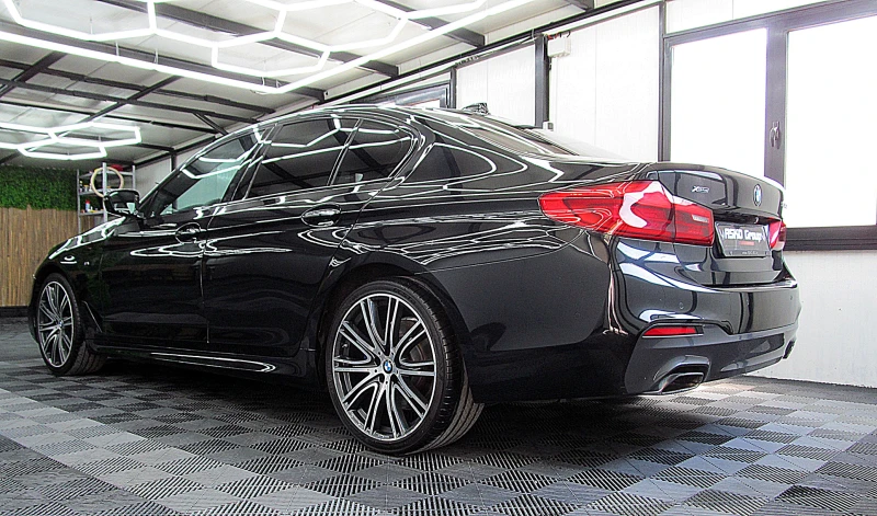 BMW 530 M-PAKET/Xdrive/ LASER/ 360 CAMERA/KylessGo/ЛИЗИНГ, снимка 4 - Автомобили и джипове - 51016093