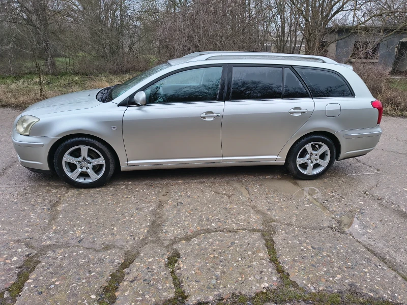 Toyota Avensis 2.2 D4D, снимка 8 - Автомобили и джипове - 53449440