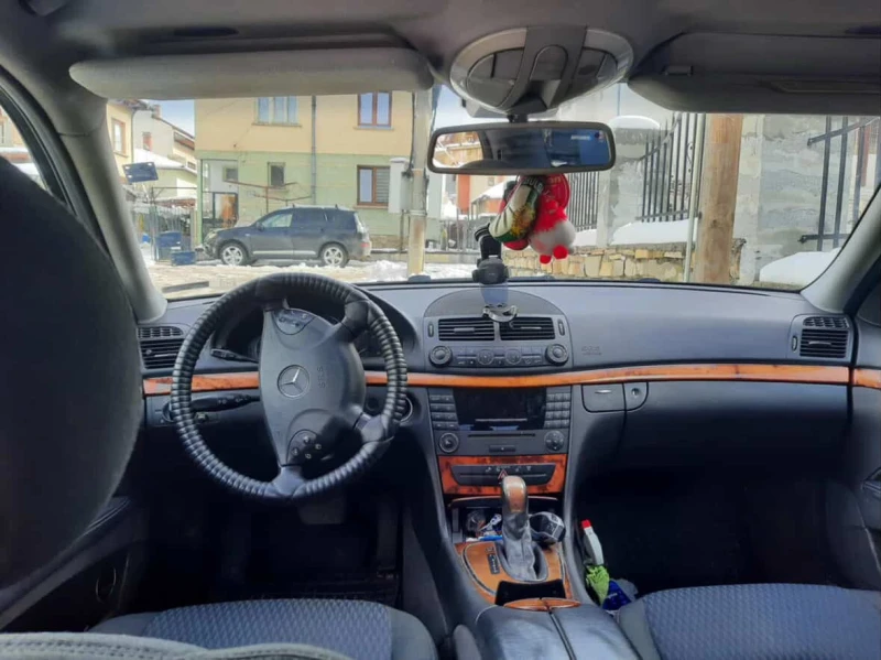 Mercedes-Benz E 270, снимка 5 - Автомобили и джипове - 53536999