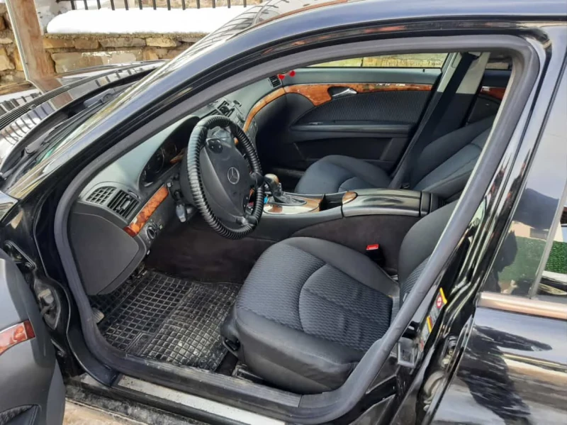 Mercedes-Benz E 270, снимка 4 - Автомобили и джипове - 53536999