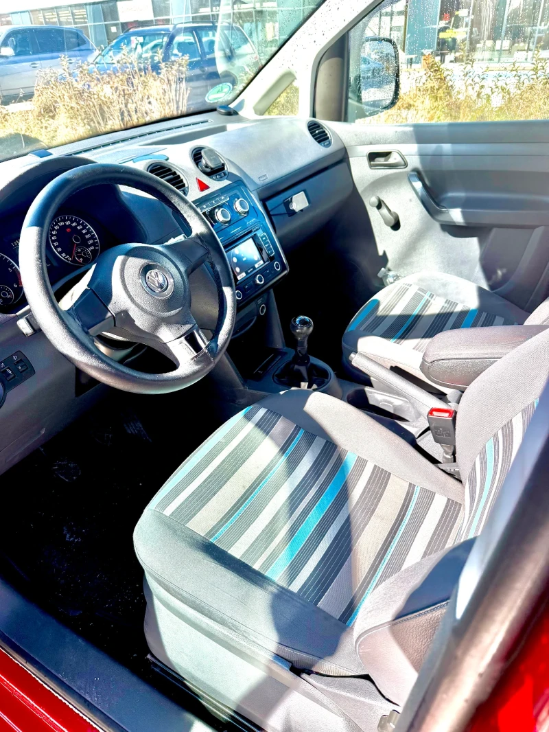 VW Caddy 1.6 TDI 102 к.н. , снимка 10 - Автомобили и джипове - 53563474