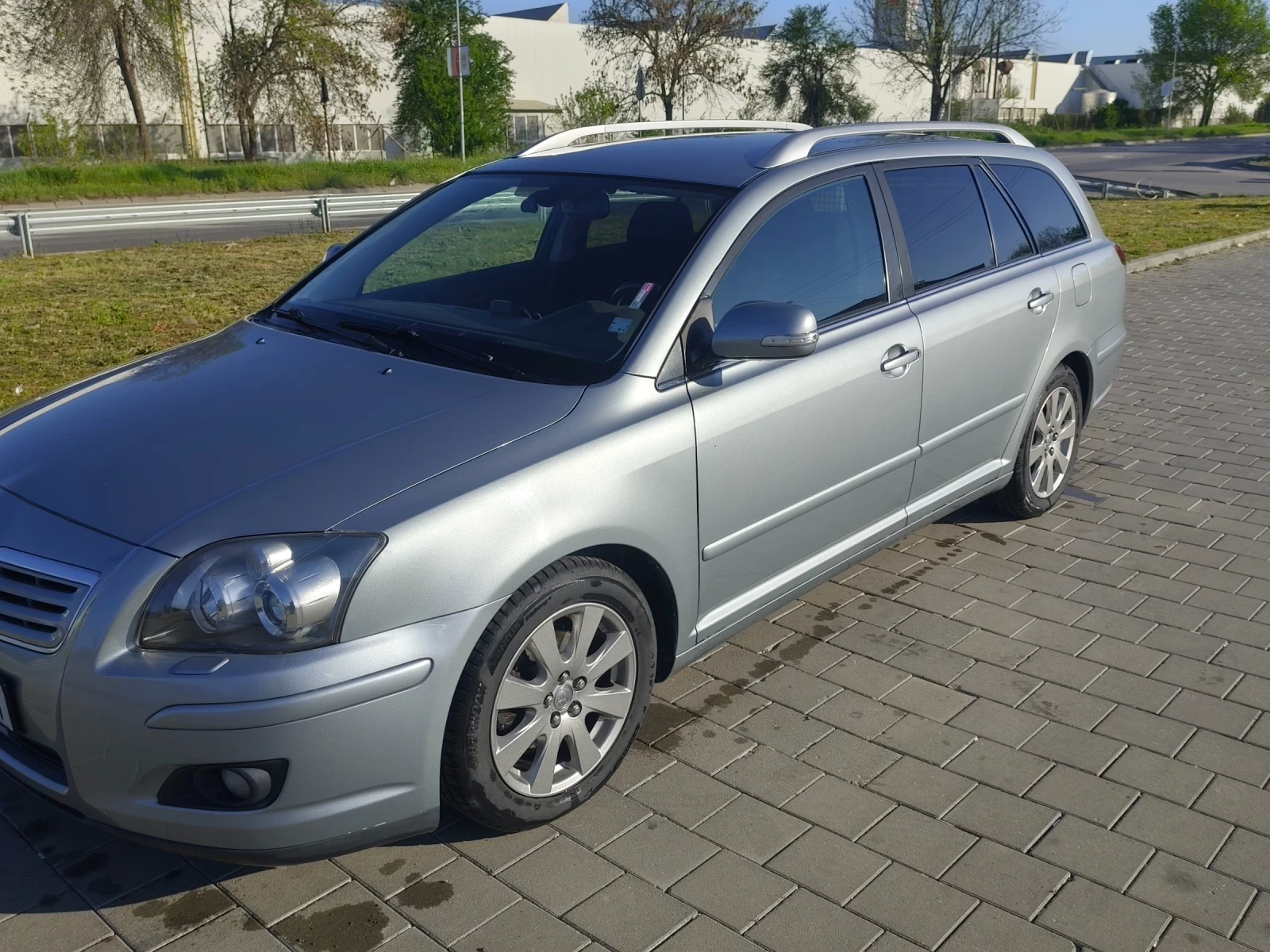 Toyota Avensis Комби - изображение 3