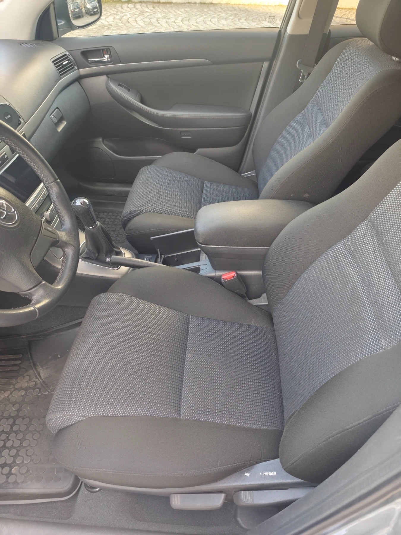 Toyota Avensis Комби - изображение 8